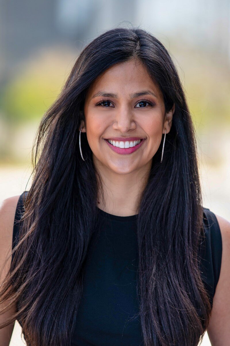 Julie Aragon Tall Headshot